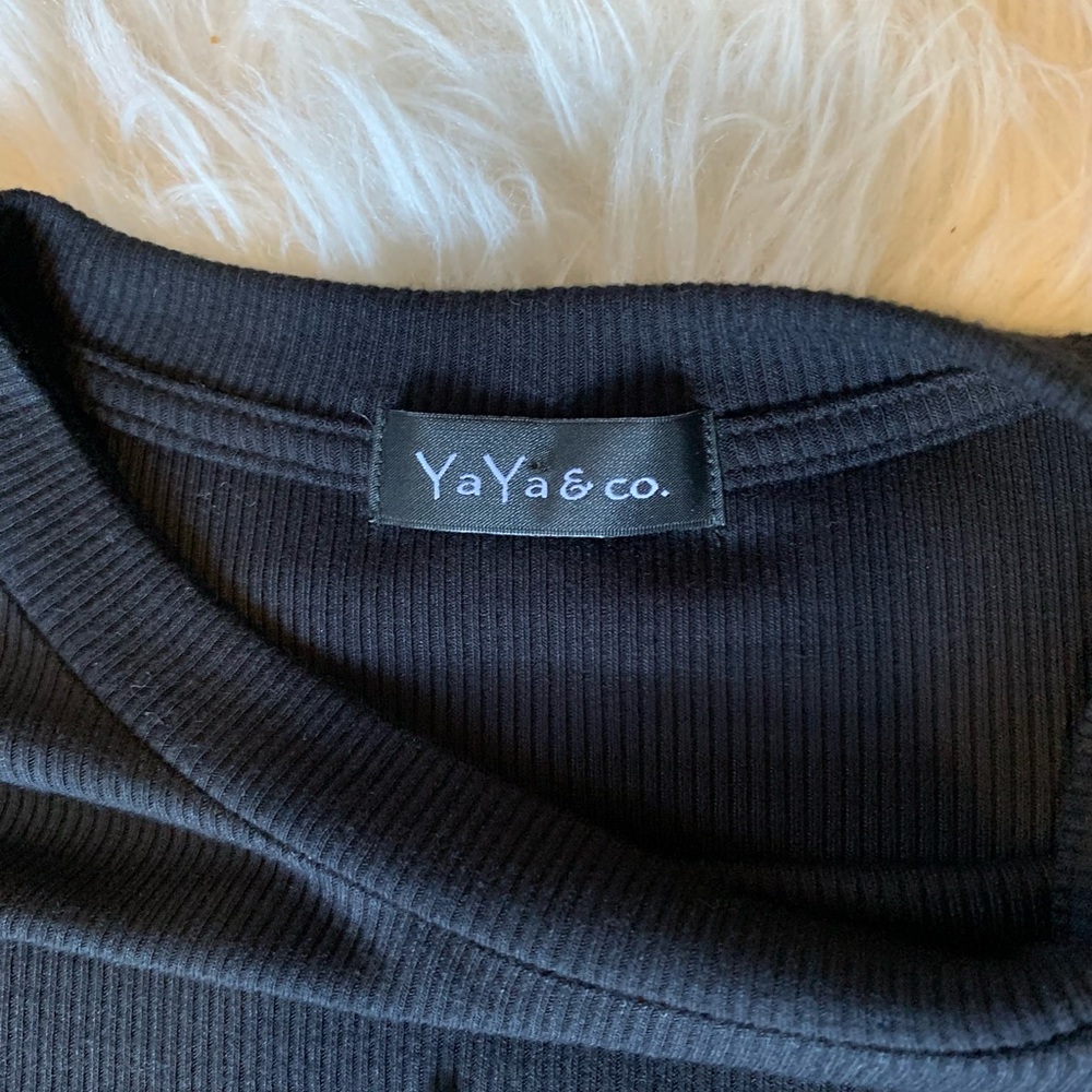NWOT YaYa & Co. Pearl Embellished T-Shirt - Picture 3 of 5